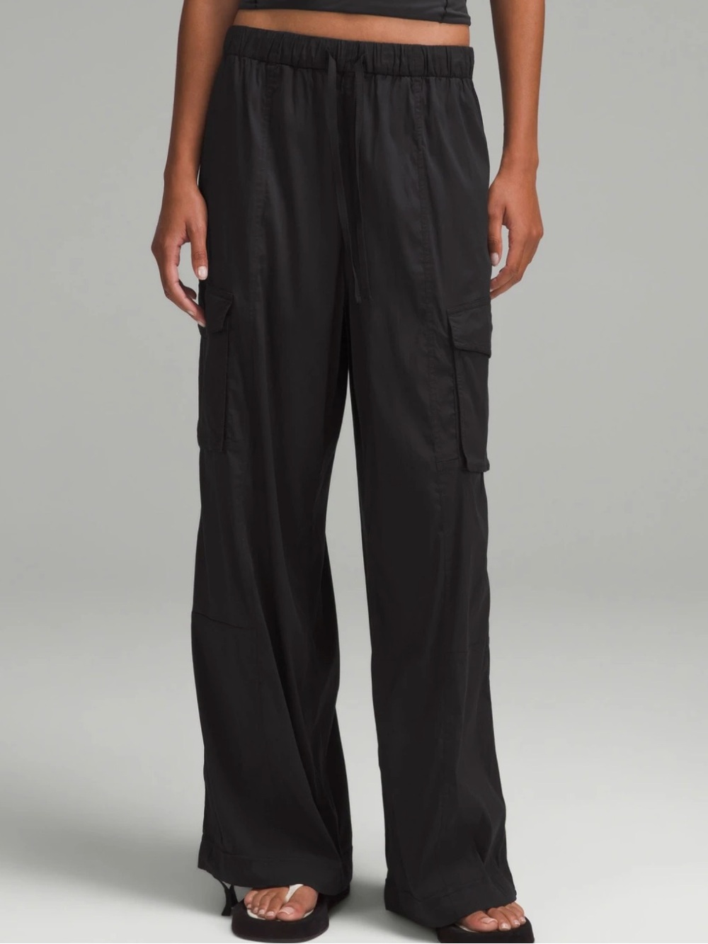 Lululemon Lightweight Adjustable Mid-Rise Cargo Pant Medium $128 Retail